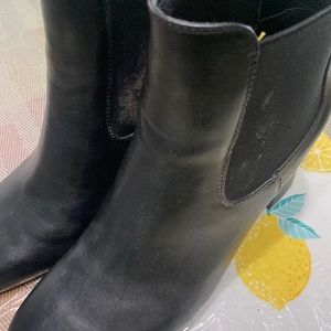 Womens boots size 8
